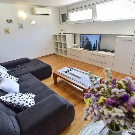 Apartman Roza Luna *