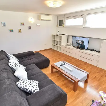 Apartman Roza Luna *